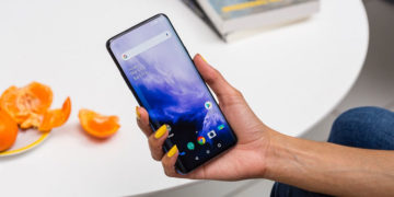 Смартфоны OnePlus 7 Pro превращаются в "кирпич"